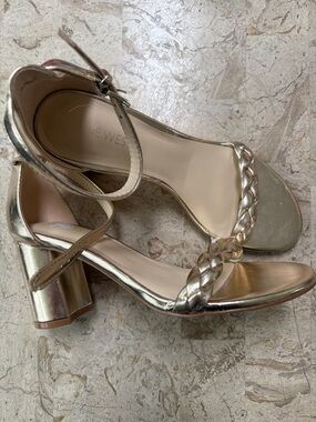 Elegant Dress Sandal Saria Nine West Metallic Gold Faux Leather Block Heel Size7